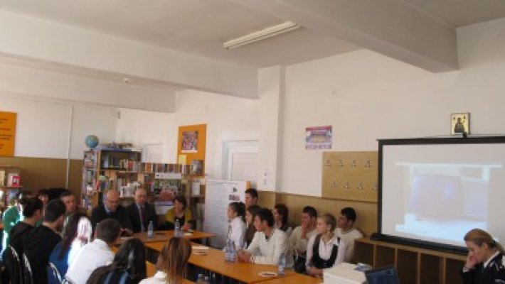 Profesia de poliţist a fost prezentată elevilor din Topraisar